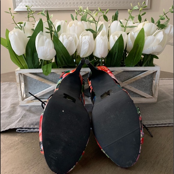 Steven Madden Floral Shoes - Picture 3 of 3